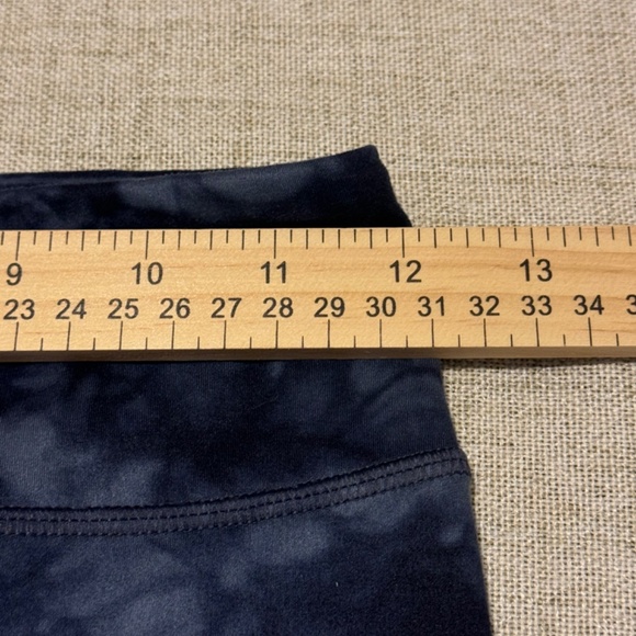 Athleta | Powervita Tie Dye Girl Capri Leggings | Size XL (14) - Picture 4 of 9